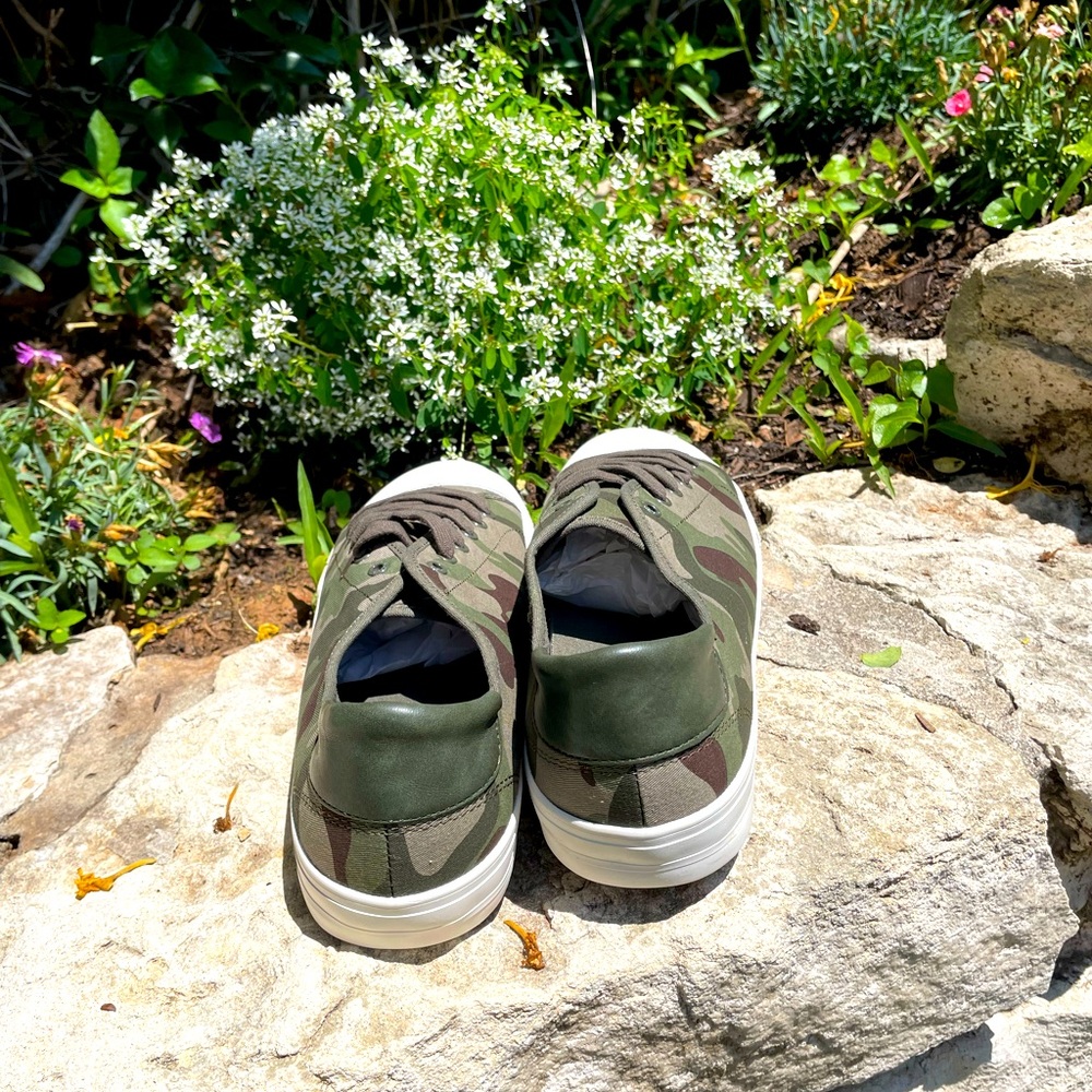 Water-Repellent, Canvas, Camo, Tennis Sneakers, size 11 - Picture 3 of 5